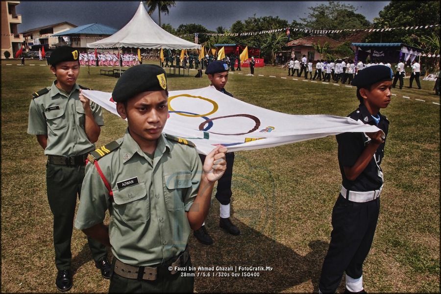 Upacara menaikkan bendera kejohanan olahraga STS ke-79.