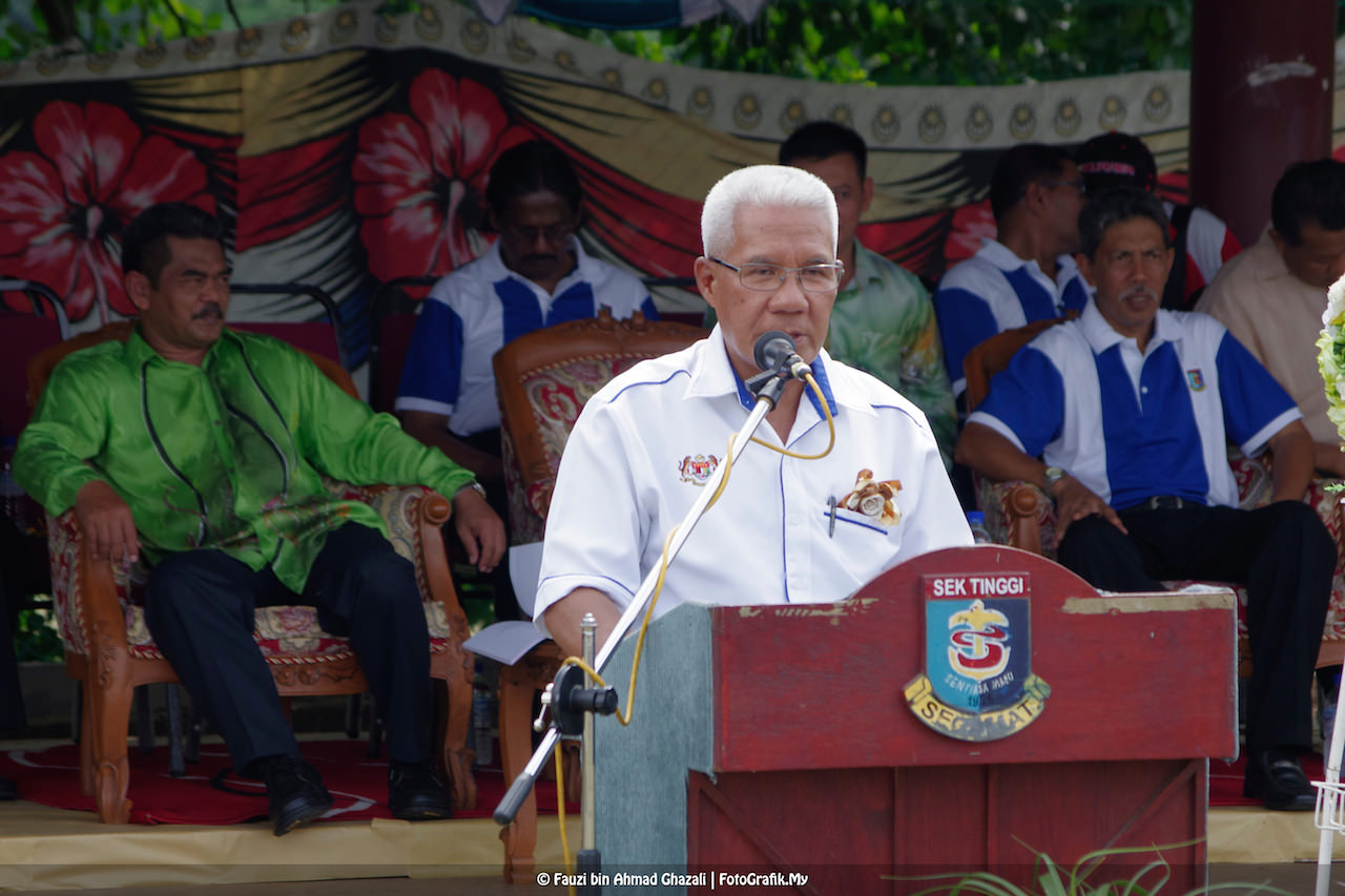 Encik Yasiran bin Maskom (PPD Segamat) menyampaikan ucapan perasmian Kejohanan Olahraga STS ke-81.