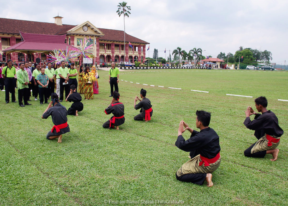Persembahan Silat di Kejohanan Olahraga STS ke-82.